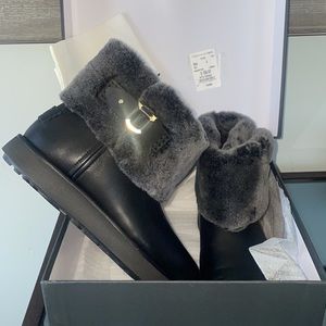 Brand new in box black classic mini berge boot. Water resistant ugg!